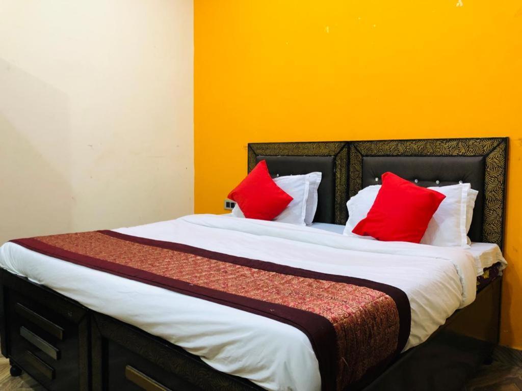 Hotel Tip Top -- Lpu Law Gate -- Family, Students, Couples Phagwara Exterior photo