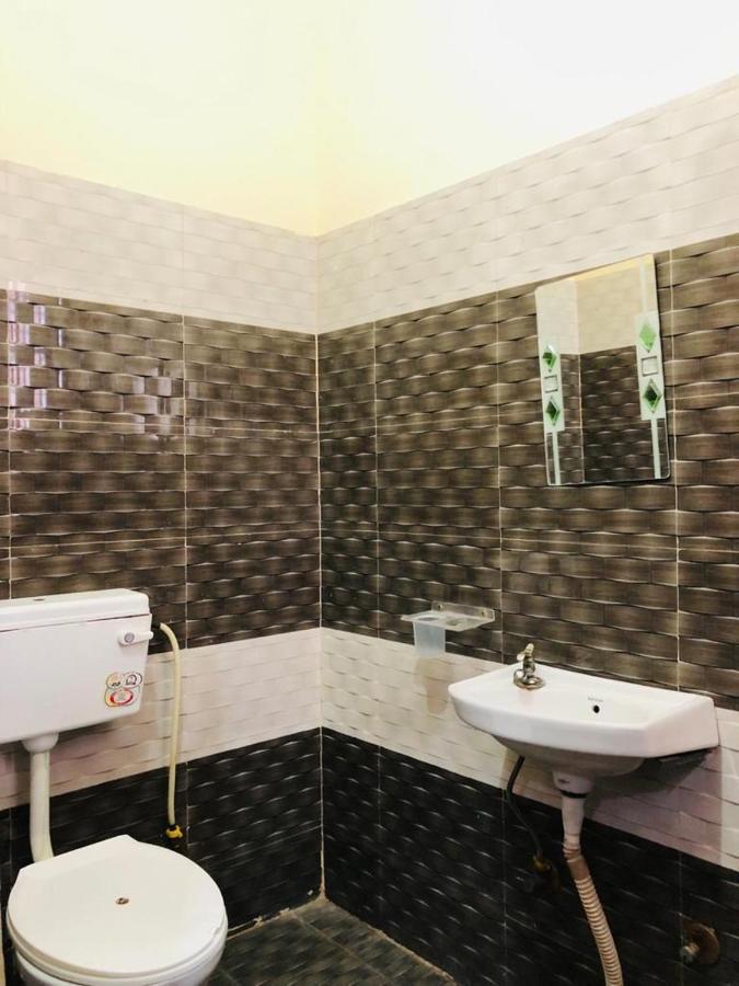 Hotel Tip Top -- Lpu Law Gate -- Family, Students, Couples Phagwara Exterior photo