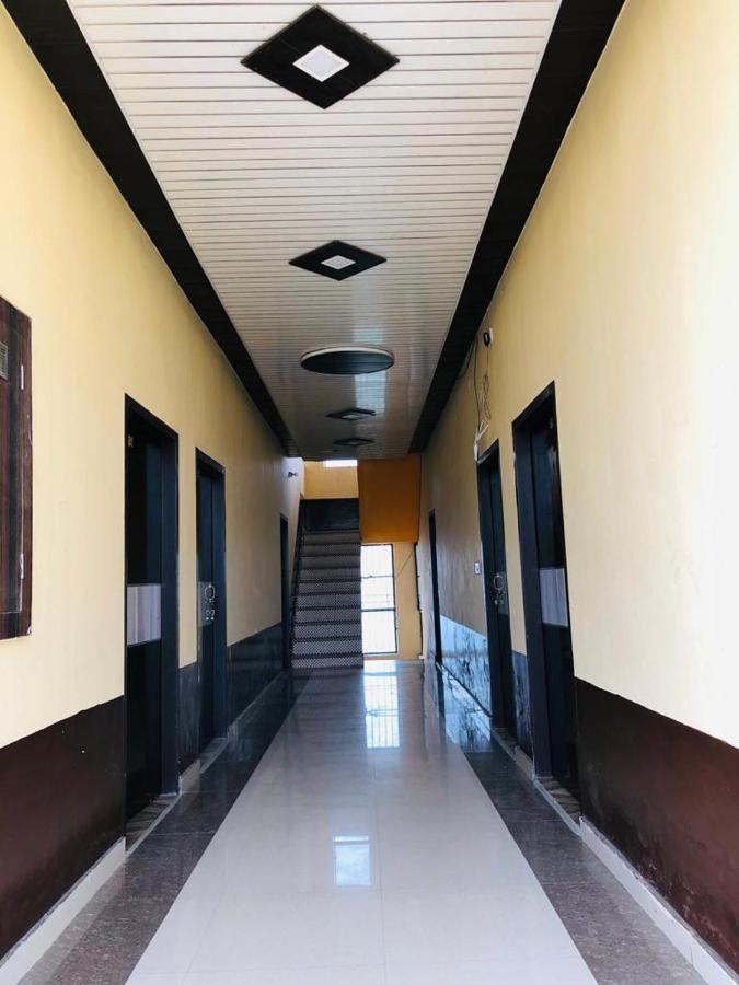 Hotel Tip Top -- Lpu Law Gate -- Family, Students, Couples Phagwara Exterior photo