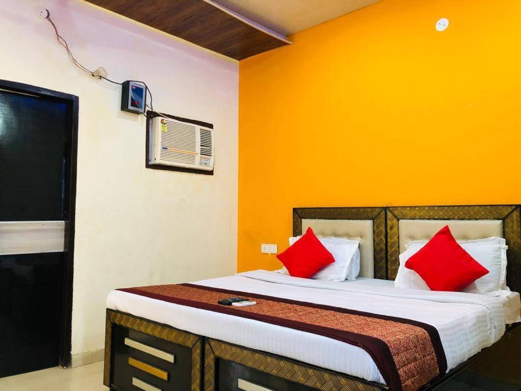 Hotel Tip Top -- Lpu Law Gate -- Family, Students, Couples Phagwara Exterior photo